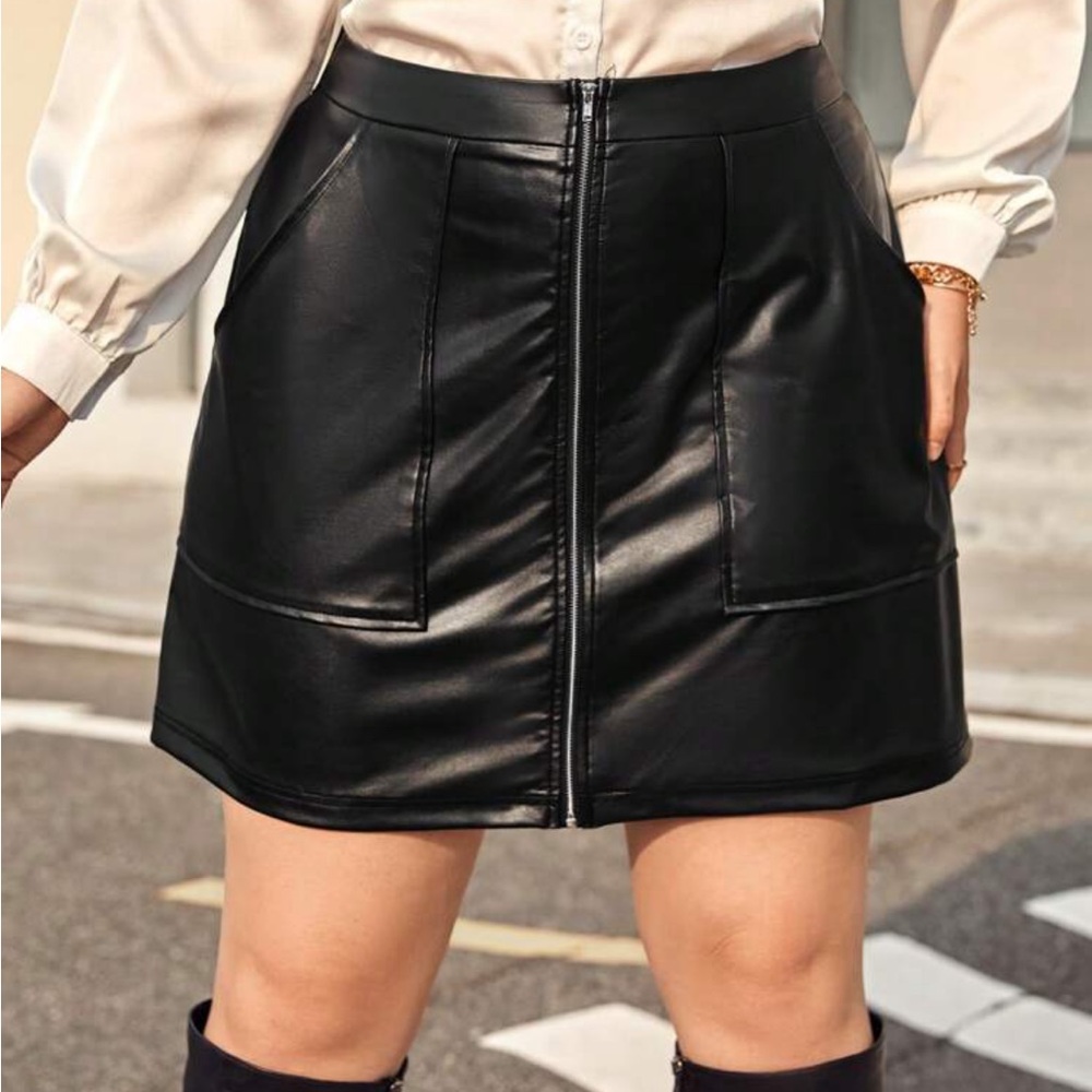 NWOT plus soft PU leather SOLDDDDskirt w zipper and pockets 3x